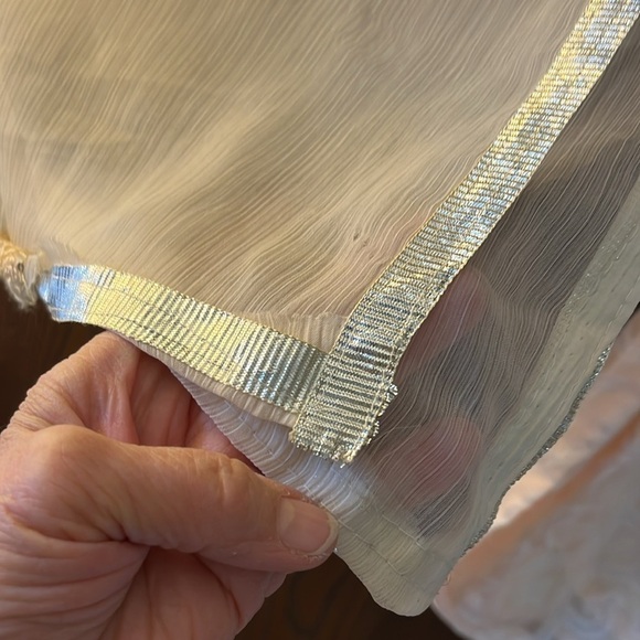 Handmade Sari and Dupatta Scarf in a beautiful peach color. Size Small - Picture 6 of 12